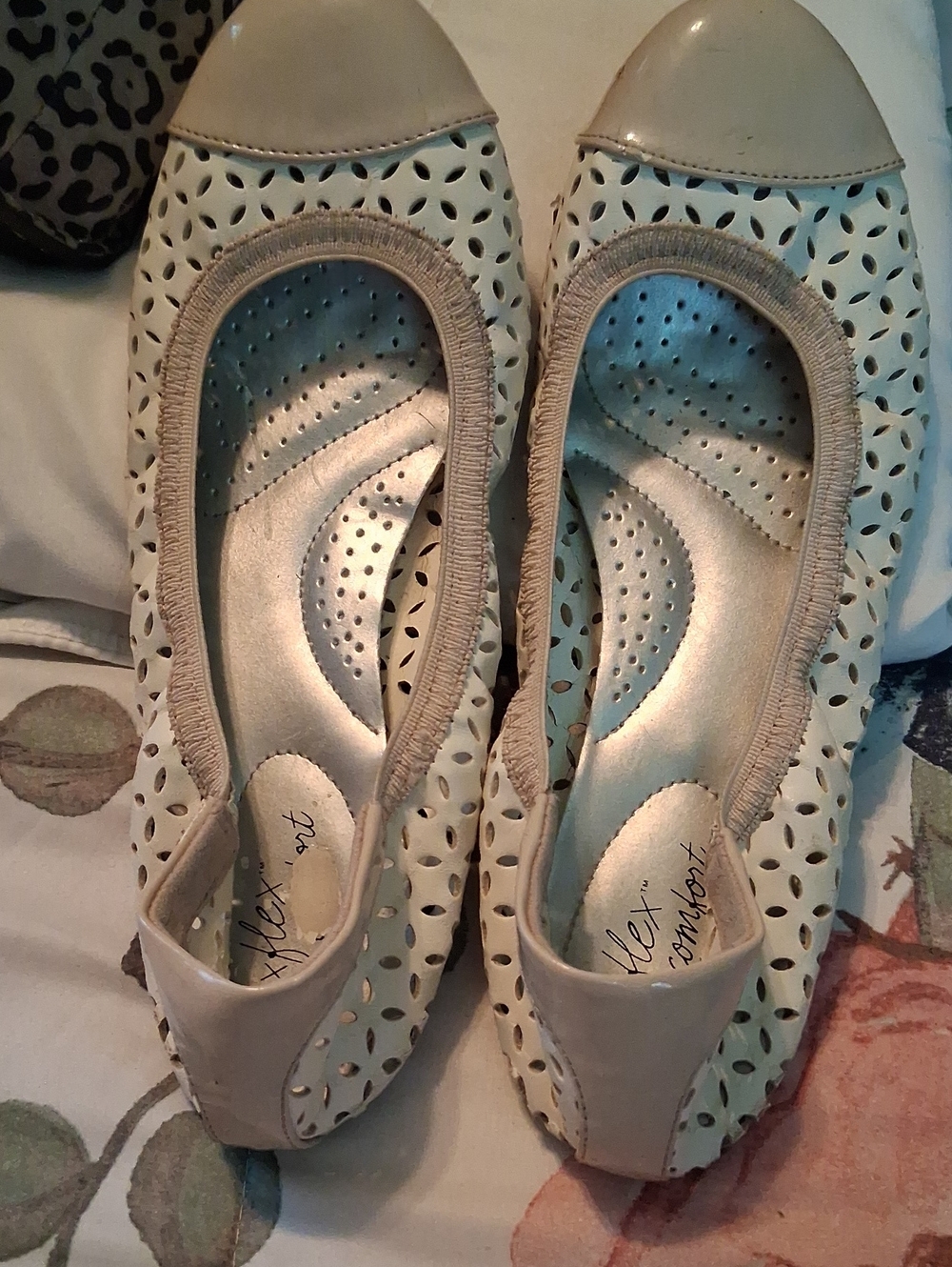 dexflex comfort Women's Cream Perforated Ballet Flats
